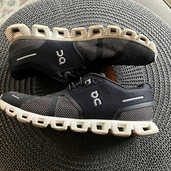 ON CLOUD 5 Women's Black and White Athletic Shoes size 9.5 - Picture 7 of 9